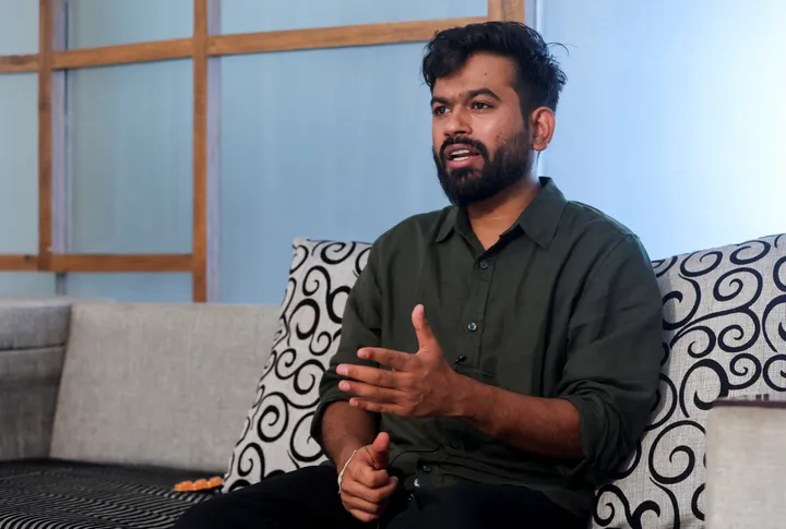 “मंत्रियों के कुत्तों को भी बेहतर सुविधाएं मिलती हैं”: सरकारी स्कूलों पर अभिजीत डिपके