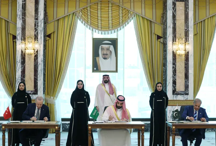 Trump begrüßt Verteidigungspakt zwischen Türkiye, Saudi-Arabien und Pakistan