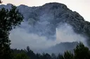 Shqipëria vijon betejën me zjarret, gjashtë vatra mbeten aktive