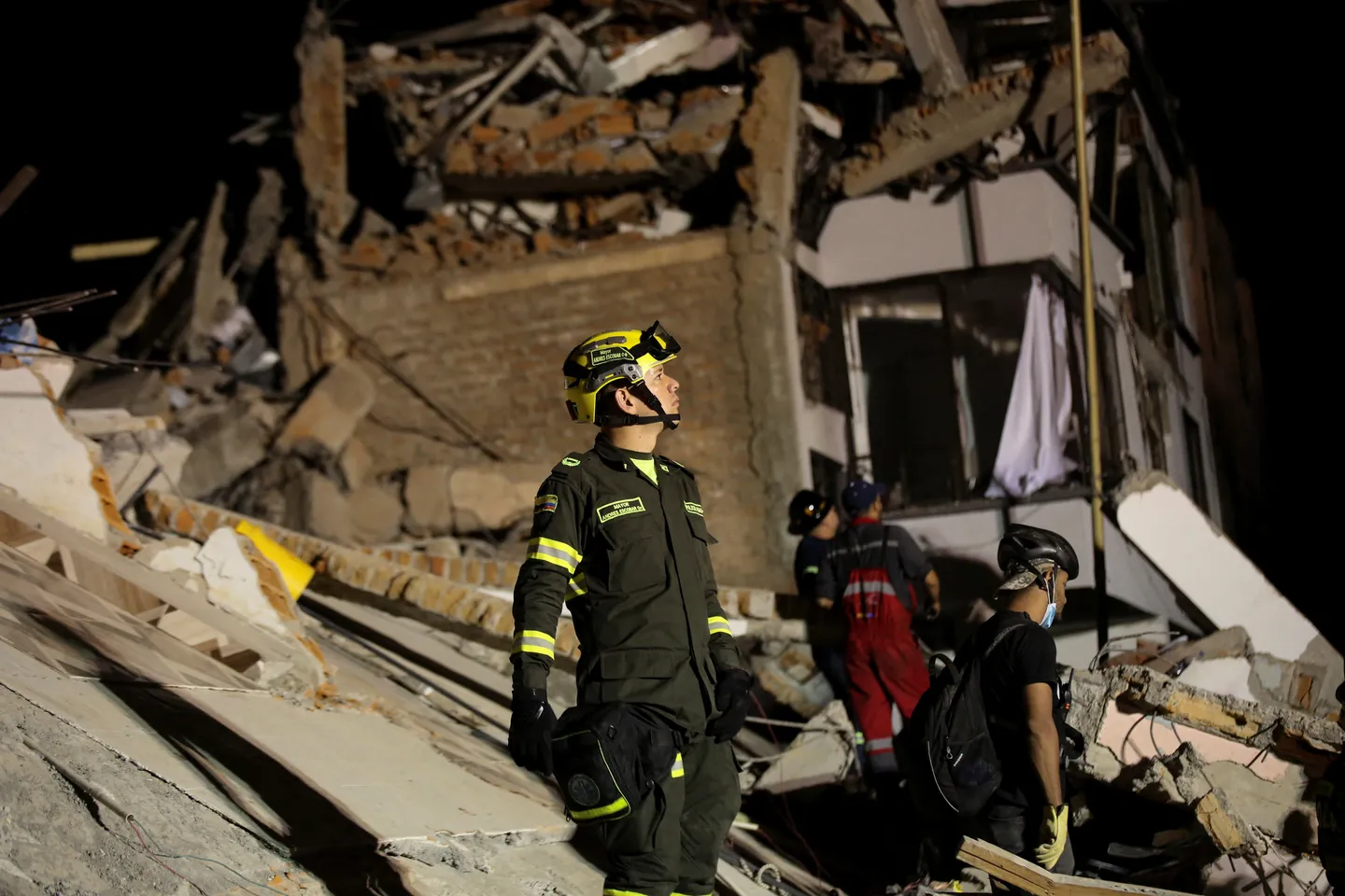 Horas críticas en Colombia tras letal terremoto: las víctimas aumentan, entre esfuerzos contra reloj