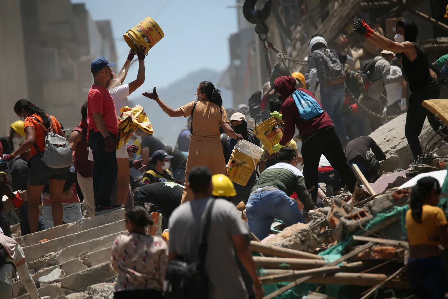 La tragedia crece en Colombia: autoridades reportan 240 fallecidos por terremoto y siguen búsquedas