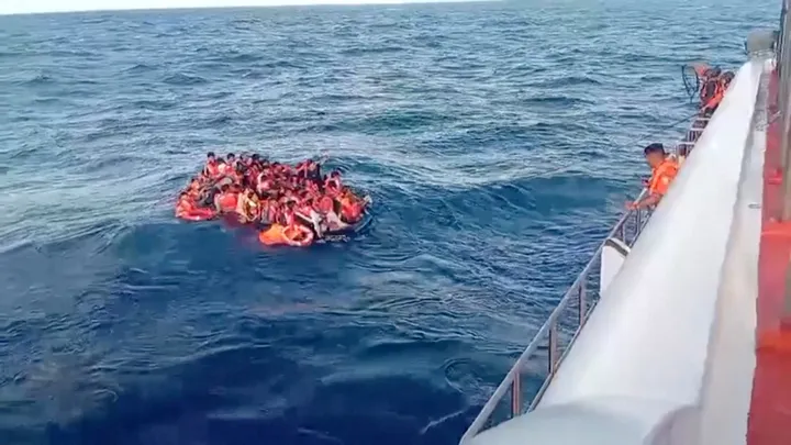 Indoneziýada paromda bolan ýangyndan 144 ýolagçy we ekipažyň agzalary halas edildi