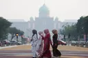 Kabut asap karhutla dari Indonesia selimuti Kuala Lumpur, 108 sekolah di Sarawak ditutup