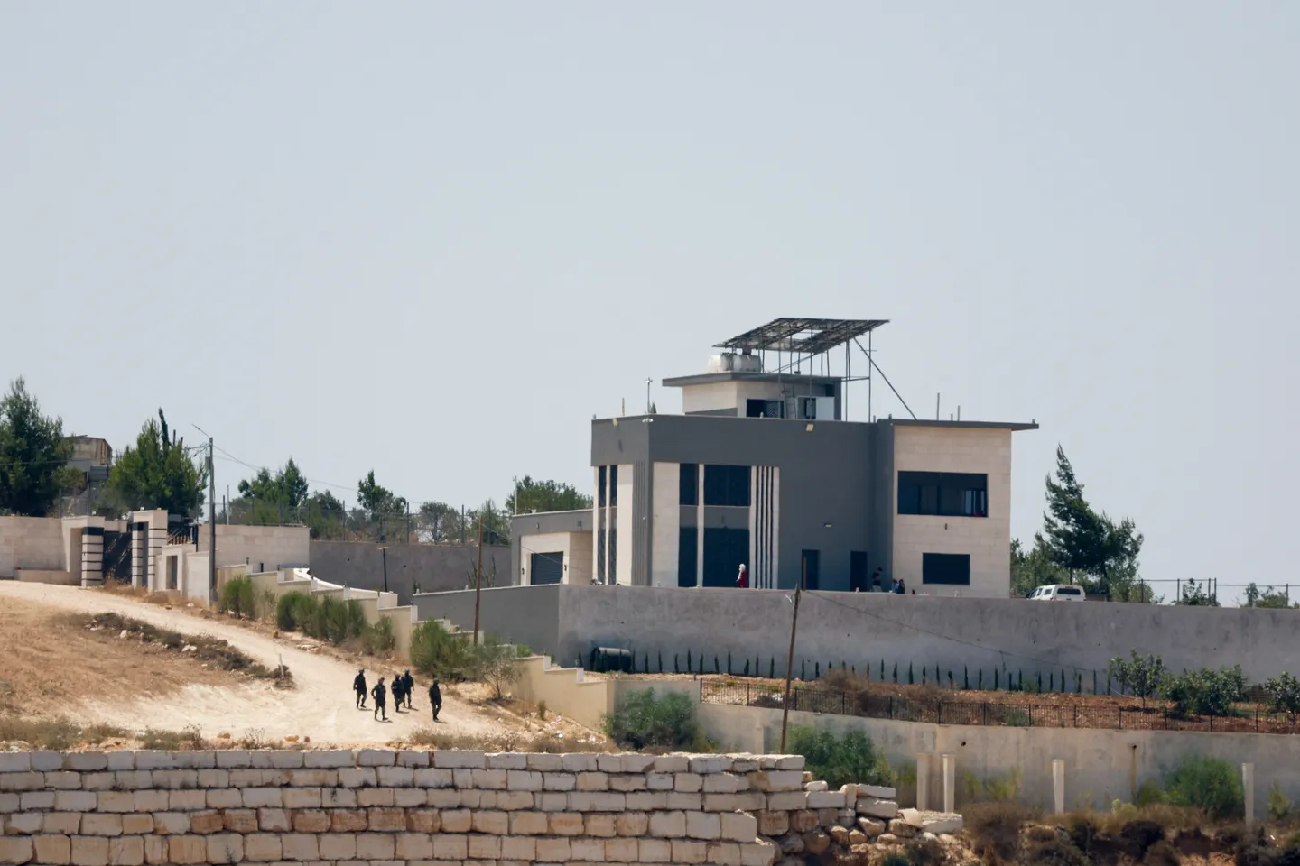 Israeli illegal settlers continue to besiege Palestinians in Qusra