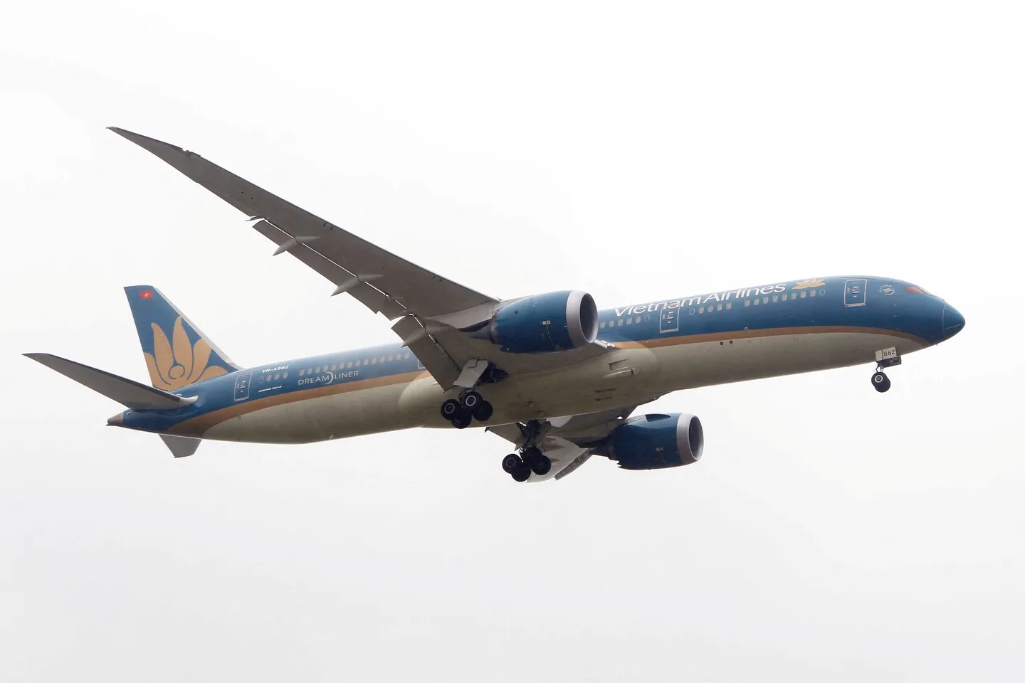 Vietnam Airlines flight returns to Munich after takeoff warnings