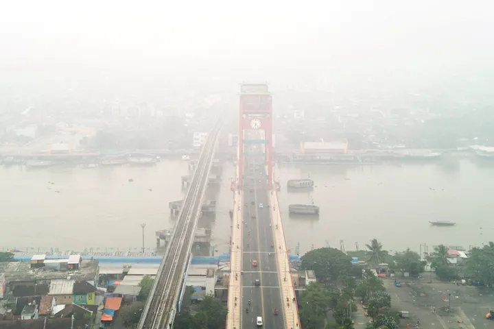 Kabut asap pekat kepung Pekanbaru, kualitas udara capai level berbahaya
