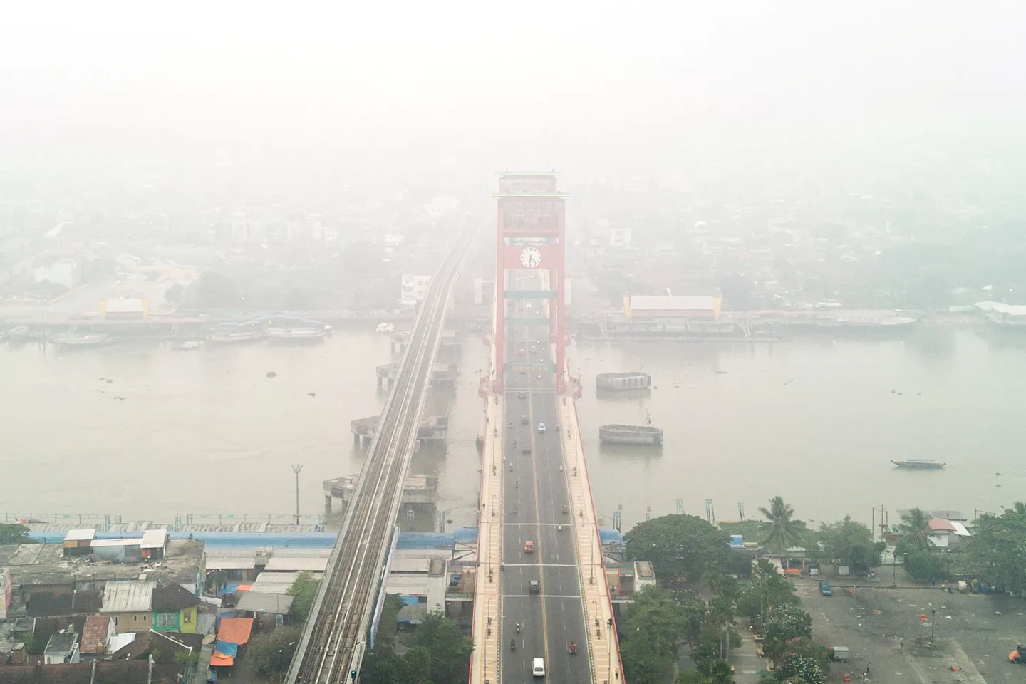 Kabut asap pekat kepung Pekanbaru, kualitas udara capai level berbahaya