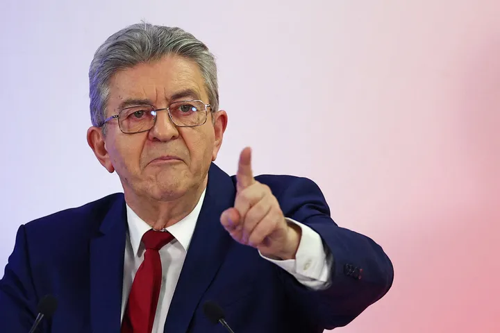 Port du voile: Jean-Luc Mélenchon qualifie d’"erreur terrible" son opposition passée