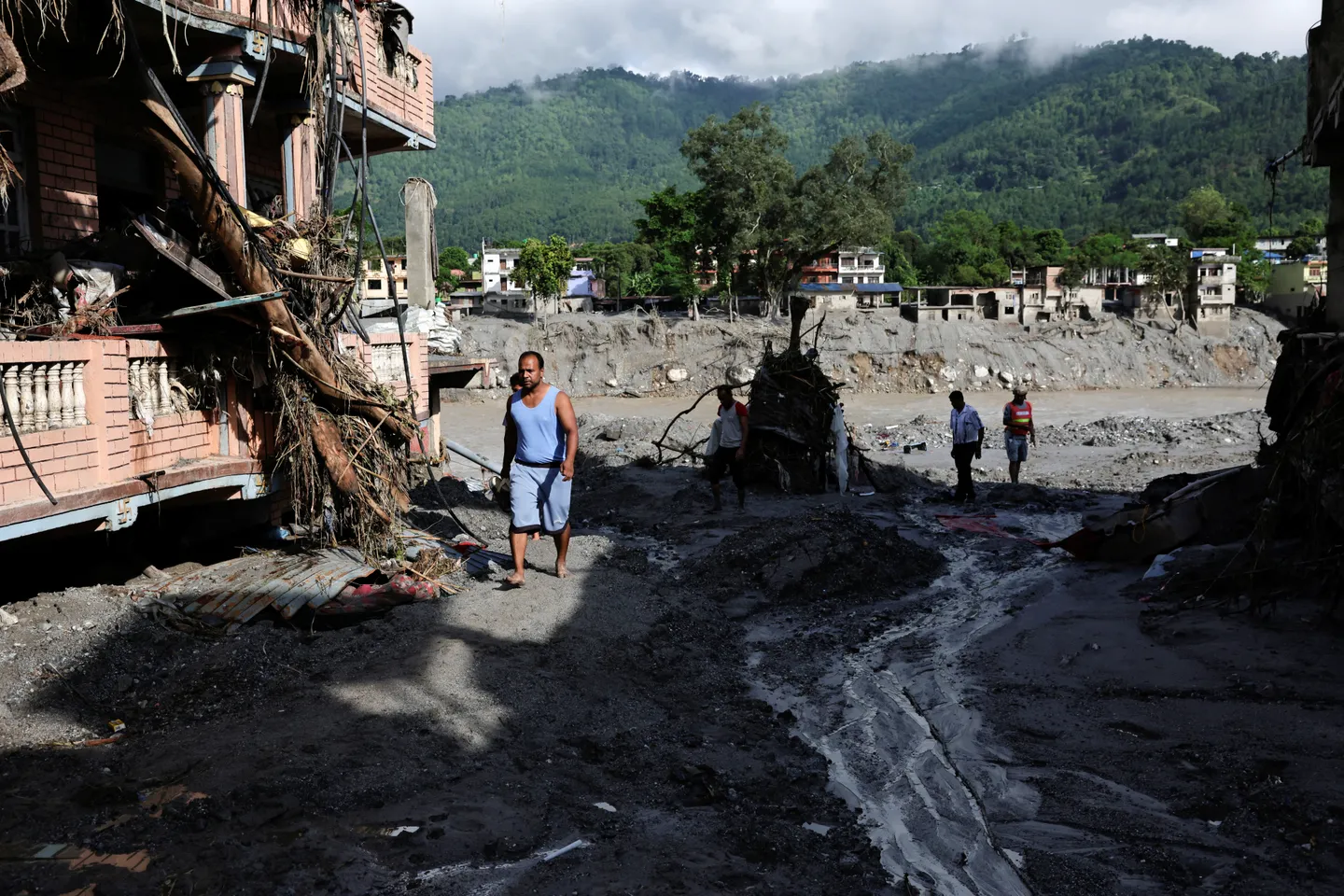 Rritet në 623 numri i të vdekurve nga përmbytjet në Nepal, mbi 1.100 të zhdukur
