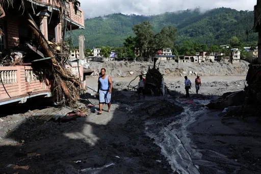 Rritet në 623 numri i të vdekurve nga përmbytjet në Nepal, mbi 1.100 të zhdukur