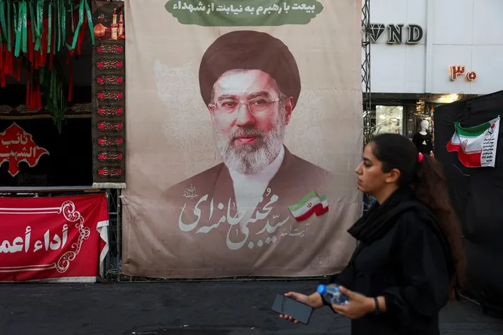 خامنئي يأمر بالرد الفوري على أي هجوم.. وتقارير إسرائيلية تتحدث عن استعدادات أمريكية لضرب إيران