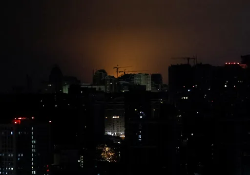 Ukraine: au moins 12 morts dans des frappes russes sur Kiev et sa région