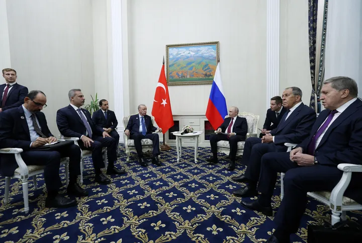 Poutine qualifie la Türkiye de “partenaire privilégié” de la Russie