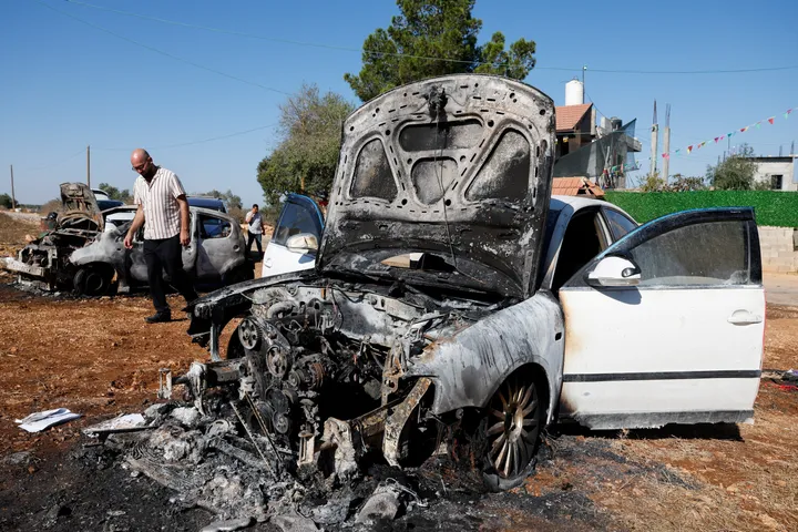 Israeli forces detain 12 Palestinians, illegal settlers burn four vehicles in occupied West Bank