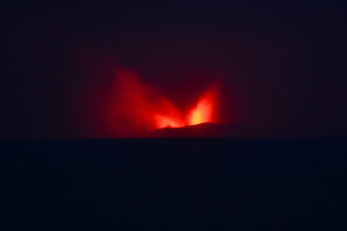 Indonesia extends airport closures as Anak Krakatau ash disrupts flights