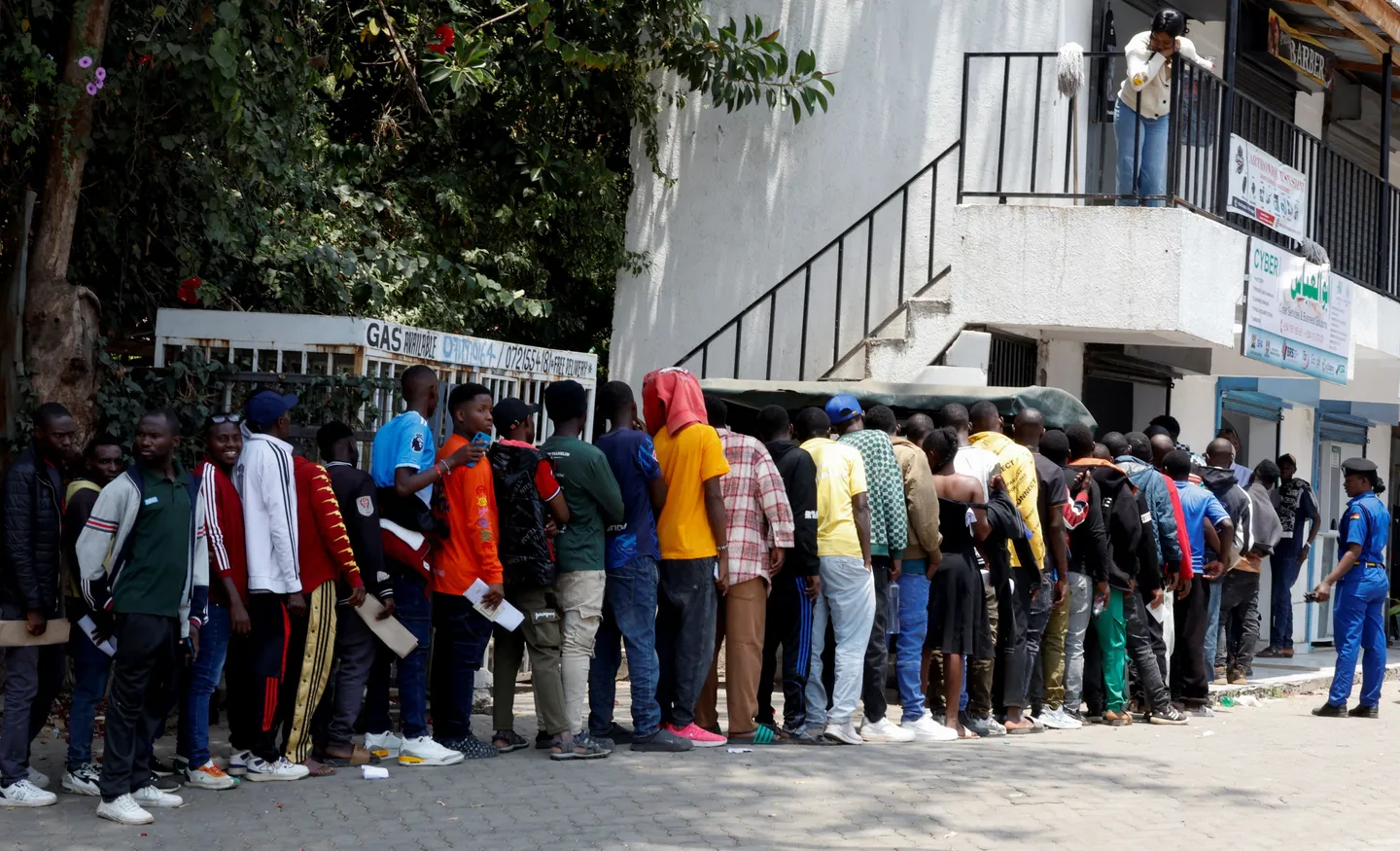 Burundians queue for travel documents as Kenya crackdown on foreign traders begins
