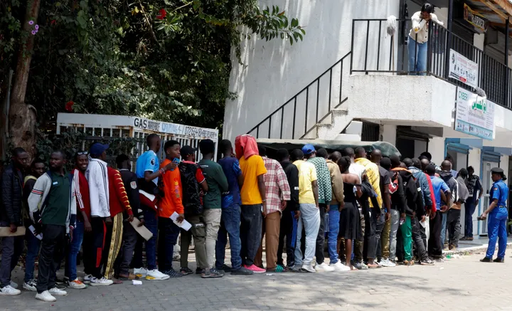 Burundians queue for travel documents as Kenya crackdown on foreign traders begins