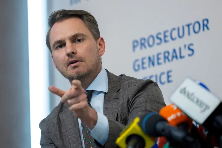 Главниот обвинител на Украина поднесе оставка поради обвиненија за корупција