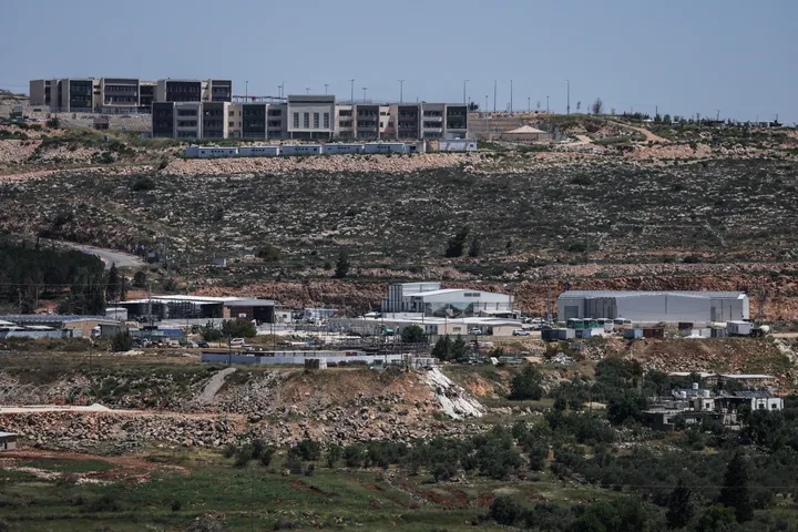Autoriteiten fouilleren passagiers op Israëlische vlucht naar goederen uit illegale nederzettingen