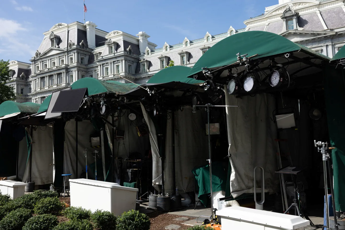 US judge extends protection of White House press credentials for CNN, MS NOW, Politico