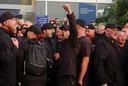 Royaume-Uni: un militant d'extrême droite arrêté après avoir lacérer un canot de migrants