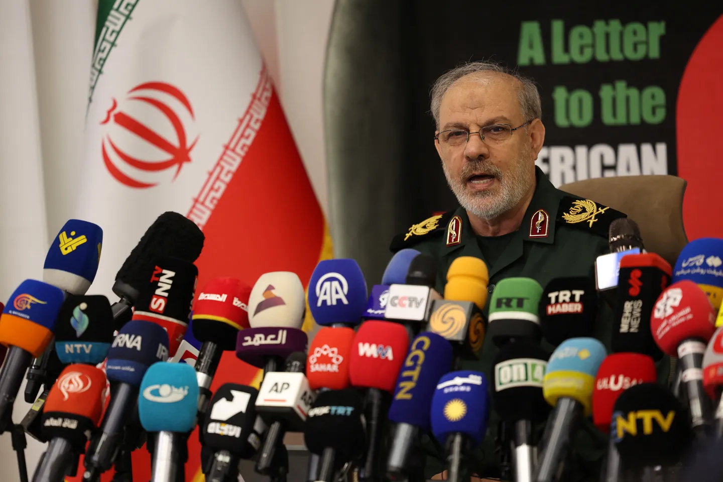 د ایران سپاه پاسداران امریکا وګواښله