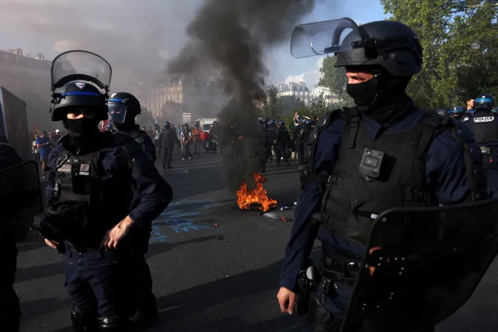 Colère des lycéens français: la police pointée du doigt, une première mise en examen