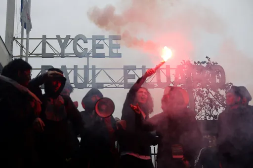 France: la colère lycéenne dégénère en violences à Nantes et Marseille