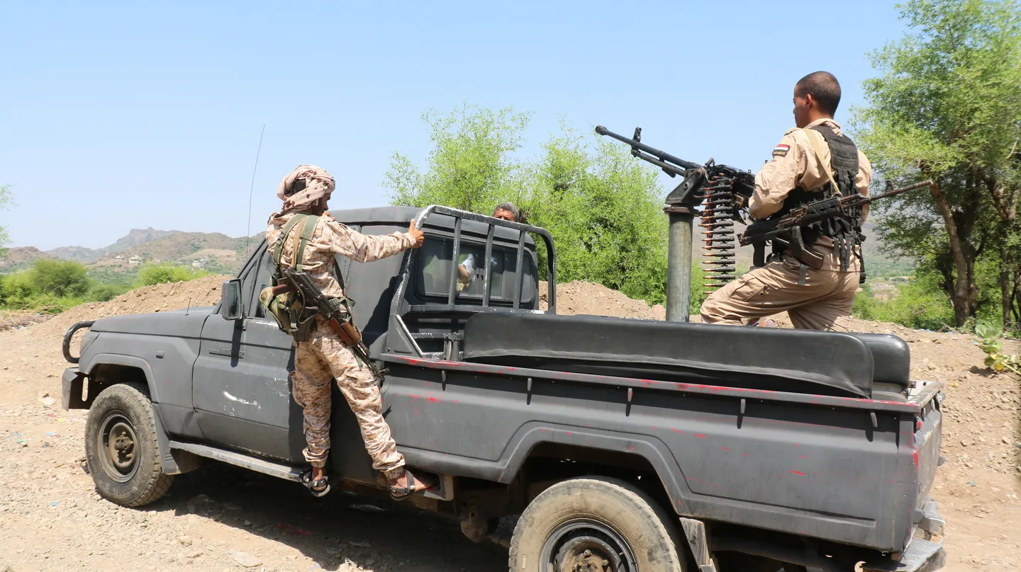 Yemeni army says it launched six air strikes on Houthi positions in Taiz