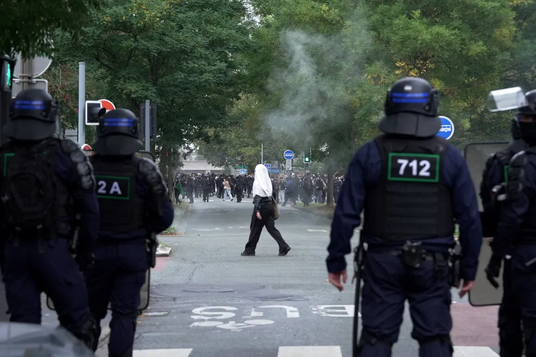 France: Amnesty International dénonce l’usage de la force contre des lycéens