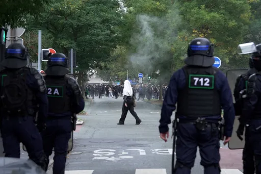 France: Amnesty International dénonce l’usage de la force contre des lycéens