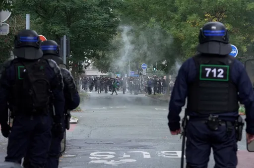 Mais de 5000 pessoas foram detidas nos protestos de estudantes em França
