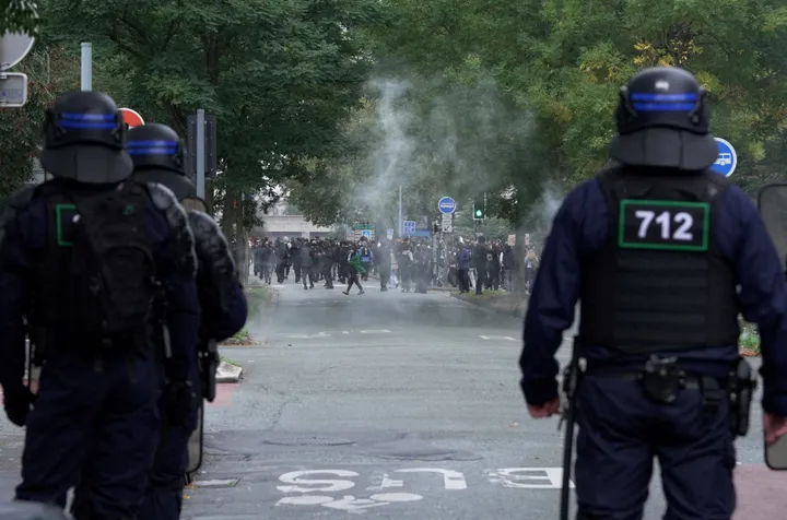 Mais de 5000 pessoas foram detidas nos protestos de estudantes em França