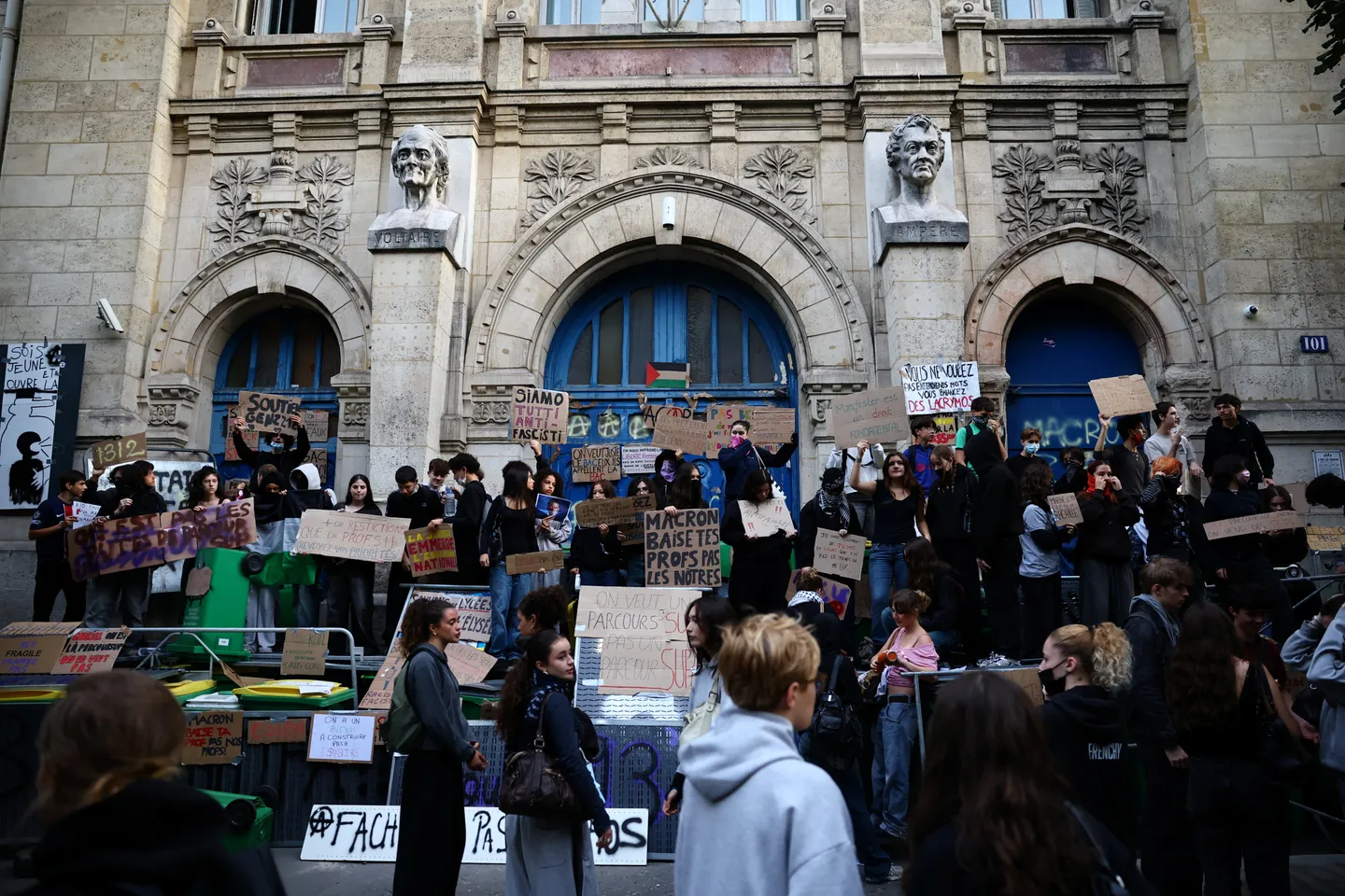No let-up in France student protests despite government assurances