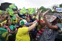 Lula y Flávio Bolsonaro movilizan a sus bases en un cierre de campaña multitudinario en Brasil