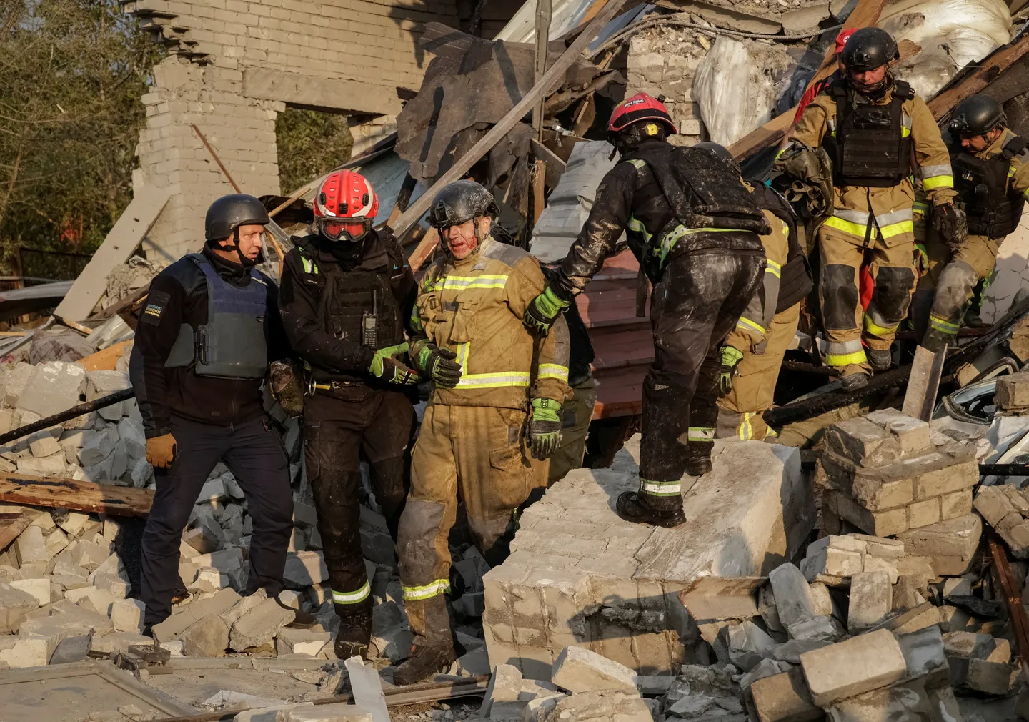 Ukraine: des frappes russes de bombes guidées font au moins cinq morts à Kharkiv