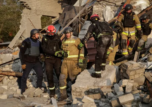 Ukraine: des frappes russes de bombes guidées font au moins cinq morts à Kharkiv