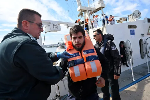 Два бродови погодени со дронови во Црното Море кај Бугарија, едниот потонал