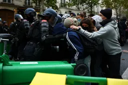 Mouvement des lycéens: des avocats dénoncent des gardes à vue pour "terroriser"