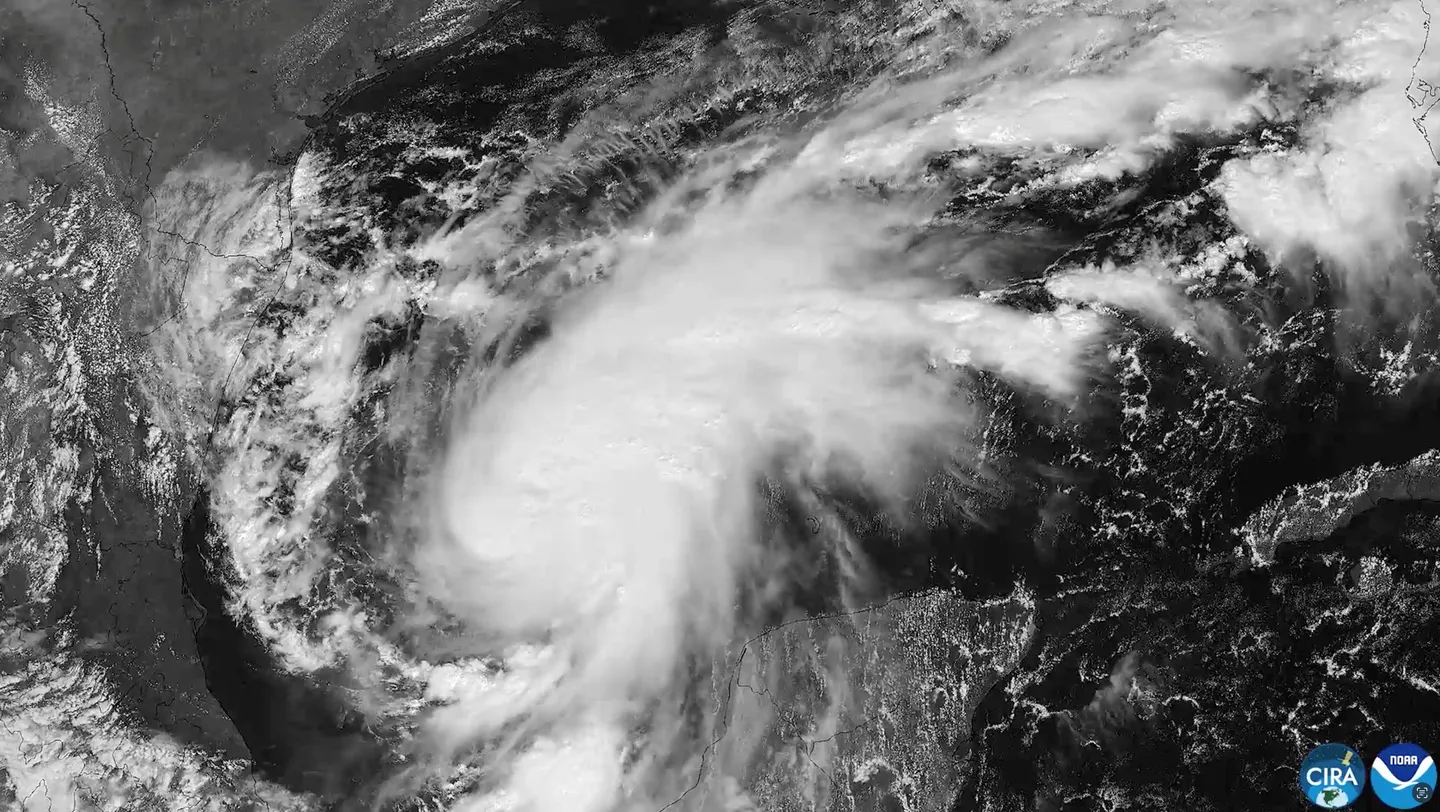 Dos huracanes, dos países en alerta: Isaías deja muertos en EE.UU. y Simón amenaza México
