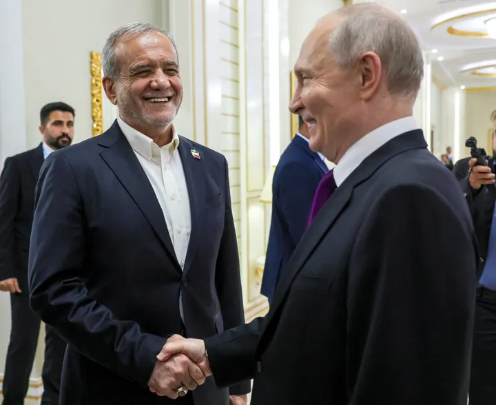 Иран и САД размениле нови предлози за преговори, му рекол Пезешкијан на Путин во Туркменистан