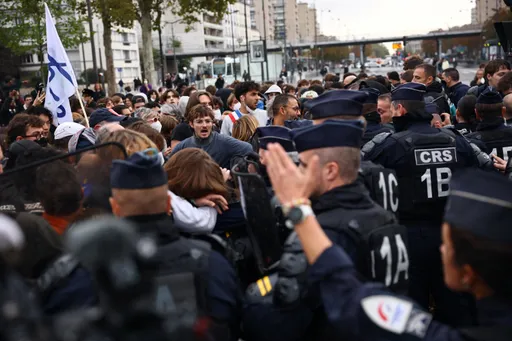 Macron osudio neprihvatljive i glupe komentare nakon što je Trump povezao nemire 17. oktobra s imigracijom