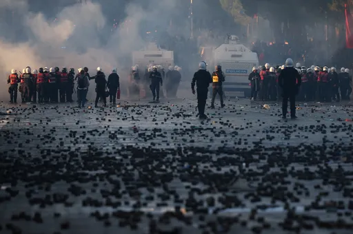 Albanien: Erneut Unruhen und Polizeigewalt bei Demos gegen Regierung
