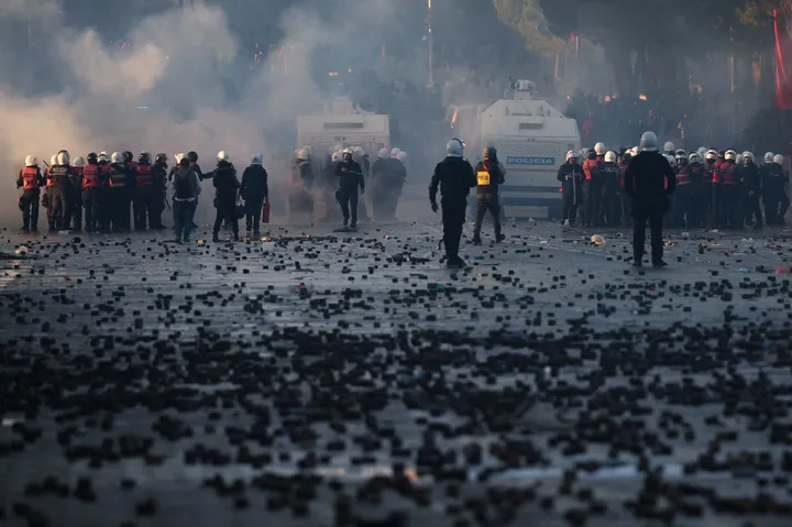 Albanien: Erneut Unruhen und Polizeigewalt bei Demos gegen Regierung