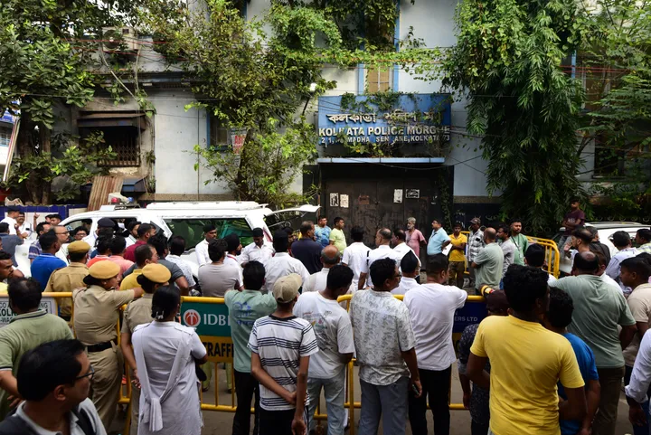 कोलकाता में दुर्गा पूजा पंडाल में भगदड़ से 19 लोगों की मौत