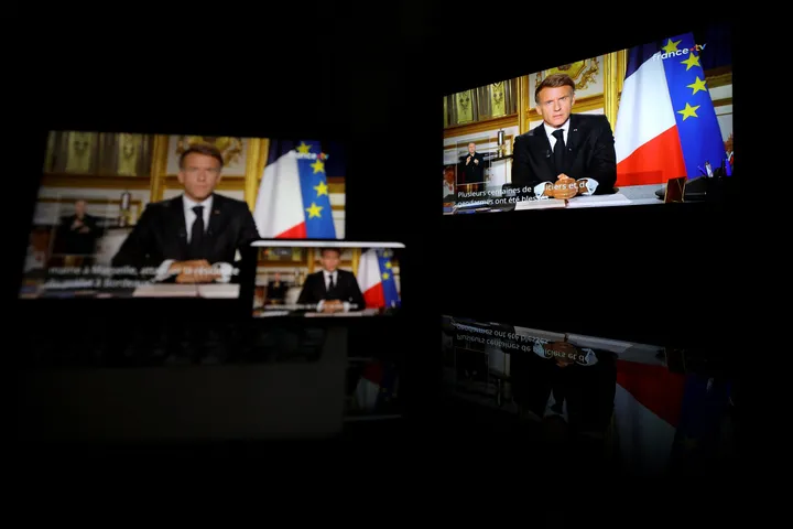 Il presidente francese Macron annuncia che i prefetti potrebbero decidere di vietare alcune manifestazioni