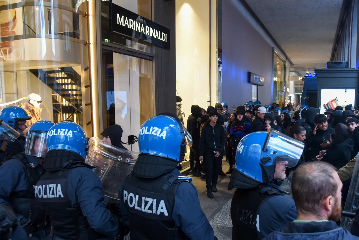 Мелони свика состанок на кабинетот за безбедносната состојба по насилните протести низ Италија