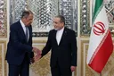 Irán culpa a EE.UU. por “inseguridad” en Ormuz y lanza advertencias, al tiempo que se acerca a Rusia