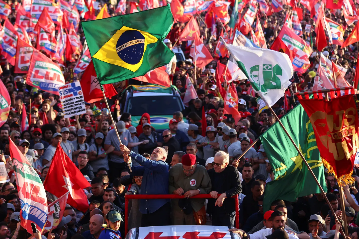 Meta nega favorecer Bolsonaro após tribunal brasileiro ordenar tratamento igualitário