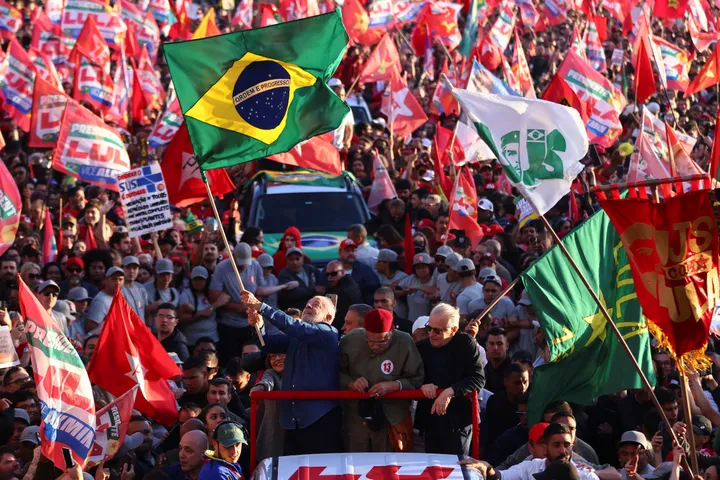 Meta nega favorecer Bolsonaro após tribunal brasileiro ordenar tratamento igualitário